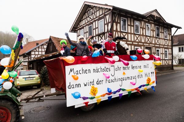 faschingsumzug-2015-28-20150217-1088652325A36CA8A7-336E-B125-32D7-FAF77608FC9D.jpg